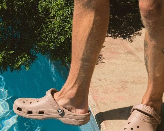 crocs brown